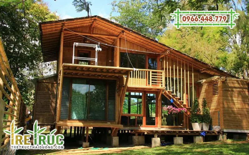 Mẫu nhà được làm từ nguyên liệu tre theo lối kiến trúc hiện đại