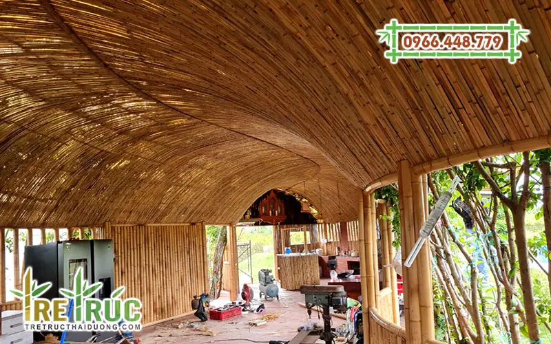 Mẫu nhà được ốp mái vòm bằng tre trúc độc đáo
