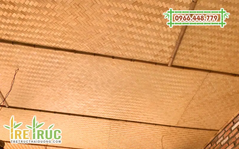 Trần cót tre giúp chống nóng cho ngôi nhà rất tốt